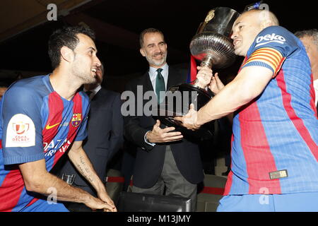 Spanien. 27 Mai, 2017. König Felipe von Spanien im Finale der Spanischen Meisterschaft "Copa de S.M. El Rey" des Fußballs zwischen den Mannschaften des FC Barcelona und Deportivo Alaves am Stadion Vicente Calderon in Madrid, Spanien. © Casa de su Caridad el Rey Credit: Jack Abuin/ZUMA Draht/Alamy leben Nachrichten Stockfoto