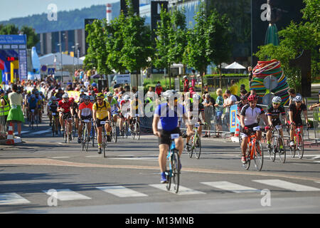 Ljubljana, Slowenien an Juni 11., 2017. Beginn der traditionellen 36. Fahrrad Marathon Franja BTC City am Einkaufszentrum BTC City in Ljubljana. Stockfoto