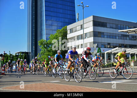 Ljubljana, Slowenien an Juni 11., 2017. Beginn der traditionellen 36. Fahrrad Marathon Franja BTC City am Einkaufszentrum BTC City in Ljubljana. Stockfoto