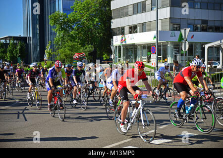 Ljubljana, Slowenien an Juni 11., 2017. Beginn der traditionellen 36. Fahrrad Marathon Franja BTC City am Einkaufszentrum BTC City in Ljubljana. Stockfoto