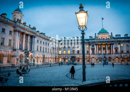 London, gherkin, Gebäude, Stadt, Nacht, Turm, Finanzen, Business, Office, Stadt, Bezirk, Hochhaus, Architektur, global, finanziellen, England, UK, g Stockfoto