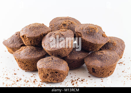 Muffins. chocolate Cupcakes frische hausgemachte Kuchen auf weißem Hintergrund Stockfoto