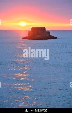 Frankreich, Ille et Vilaine, Saint Malo, Bucht bei Sonnenuntergang Stockfoto