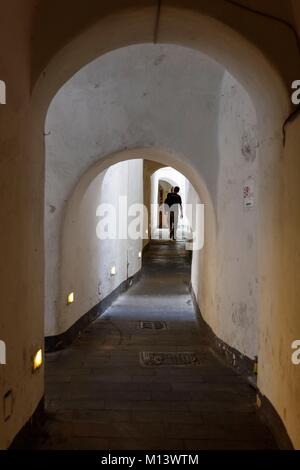 Italien, Kampanien, Amalfiküste, Amalfi Küste als Weltkulturerbe von der UNESCO, überdachten Gang Stockfoto