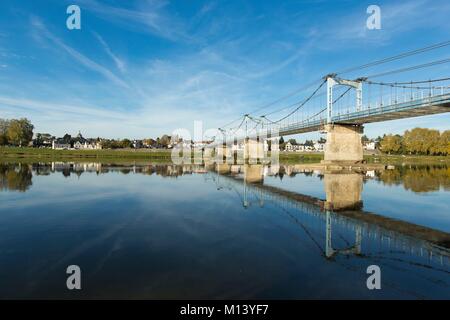 Frankreich, Paris, Tal der Loire, Weltkulturerbe der UNESCO, Chateauneuf-sur-Loire, die Brücke über den Fluss Loire Stockfoto