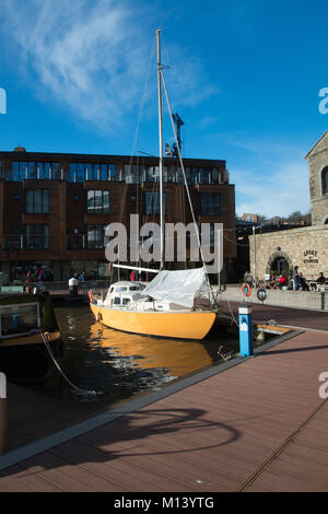 BRISTOL: Boot in der Marina in der Nähe von Sprach- & Stringer Cafe Stockfoto