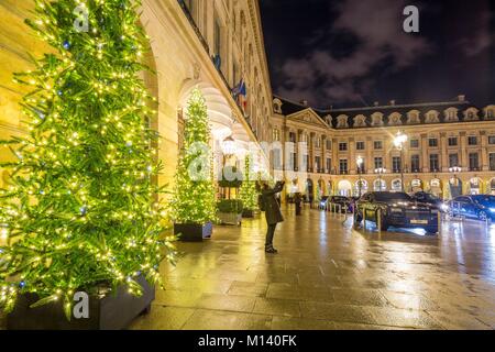 Frankreich, Paris, Place Vendome und Weihnachtsbeleuchtung Stockfoto