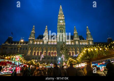 Österreich, Wien, Rathaus, Rathaus, Weihnachtszeit Stockfoto