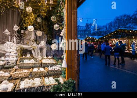 Österreich, Wien, Rathausplatz Weihnachtsmarkt von Rathaus, Abend Stockfoto