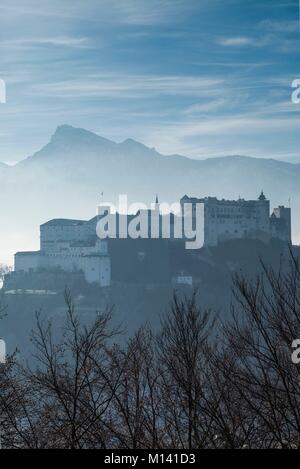 Österreich, Salzburger Land, Salzburg, Festung Hohensalzburg Schloss, Dawn Stockfoto