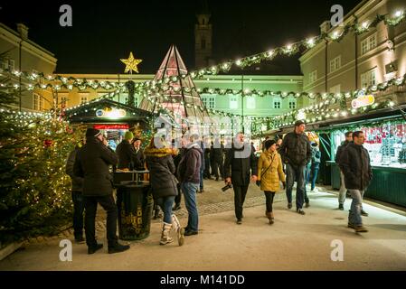Österreich, Salzburger Land, Salzburg, Weihnachtsmarkt, Domplatz Stockfoto