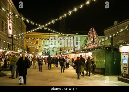 Österreich, Salzburger Land, Salzburg, Weihnachtsmarkt, Domplatz Stockfoto