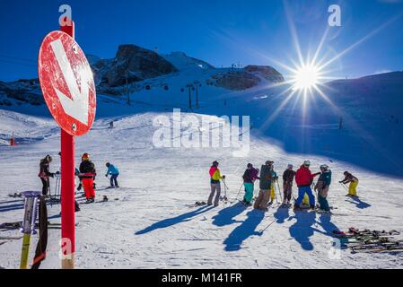 Österreich, Tirol, Hintertux, Zillertal, Hintertuxer Gletscher, Tuxer Fernerhaus Station, Höhe 2660 m, Skifahrer, Winter Stockfoto