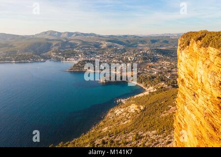 Frankreich, Bouches-du-Rhone, Nationalpark, Cassis Calanques Bay von der Spitze der Klippen von Cap Canaille Stockfoto