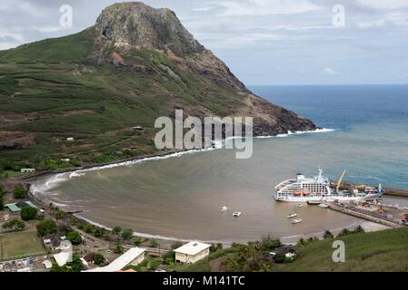 Frankreich, Französisch Polynesien, Marquesas Archipel, Ua Pou Insel, Hakahau, Aranui 5 am Dock entladen in der Bucht Hakahau Stockfoto