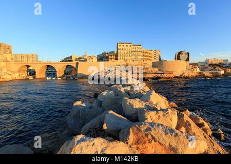 Frankreich, Bouches-du-Rhone, Marseille, Bezirk von Endoume, Bucht von Vallon des Auffes, Corniche JF Kennedy im Hintergrund Stockfoto