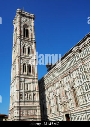 Europa, Italien, Toskana, Florenz, Giotto Glockenturm im Renaissance Basilika Santa Maria del Fiore in Piazza del Duomo Stockfoto