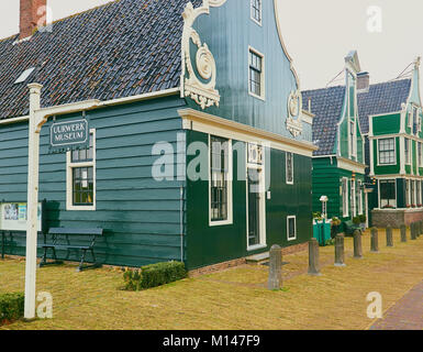 Niederländische Uhren- Museum in einem Landhaus aus dem 17. Jahrhundert, Zaanse Schans, einem Dorf in der Nähe von zaandijk in der Gemeinde Zaanstad, Niederlande Stockfoto