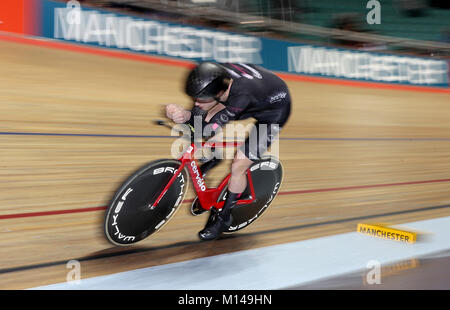 Dan Bigham von Team KGF in Aktion in der Qualifikation der Mens Verfolgung, während der Tag einer der HSBC UK National Track Meisterschaften an der Nationalen Radfahren Centre, Manchester. PRESS ASSOCIATION Foto. Bild Datum: Freitag, Januar 26, 2018. Foto: Martin Rickett/PA-Kabel. Stockfoto