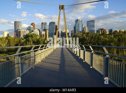 Bow River Pfad zwischen Sunnyside und Prince's Island, Calgary, Alberta, Kanada. Stockfoto