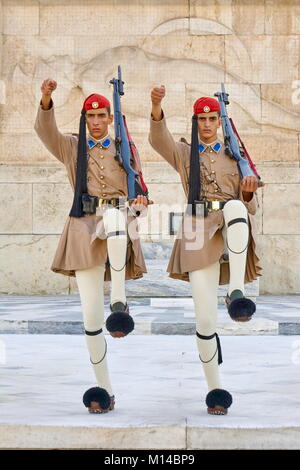 Evzones ändern Der Guard, Athen, Griechenland Stockfoto