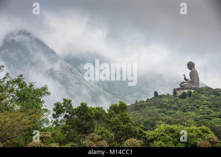 Buddha Monument, das sich in den Bergen von Lan-tau Insel Hong Kong. Stockfoto