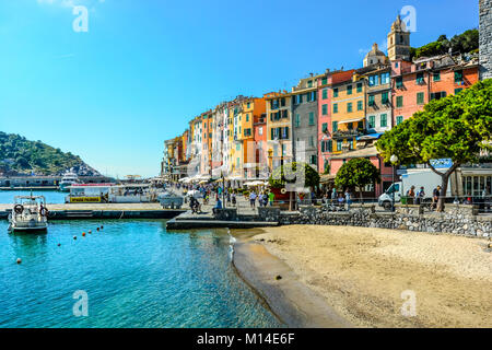 Die bunte Stadt, Meer, Golf der Poeten und Sandstrand in Portovenere Italien in La Spezia, Italien. Stockfoto