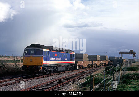Ein klasse 33 diesel Lok33035 pitfire' schaltet der Kolben Wagen in Dungeness. 2. März 1995. Stockfoto
