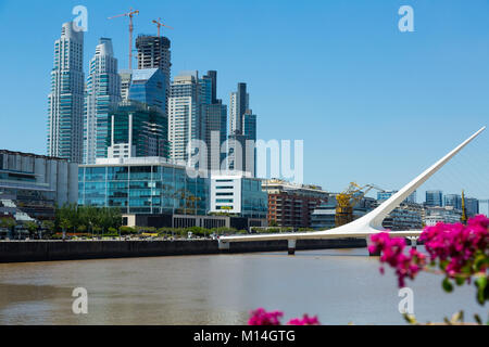 Business Center Gebäude in Riverfront. Buenos Aires, Argentinien Stockfoto