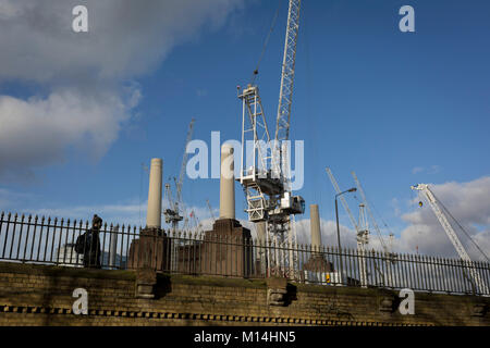 Die laufenden Bauarbeiten in Battersea, umliegenden Battersea Power Station, am 22. Januar 2018, im Süden von London, England. Stockfoto