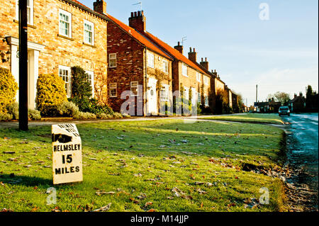 Milepost in Sutton auf dem Wald, North Yorkshire Stockfoto