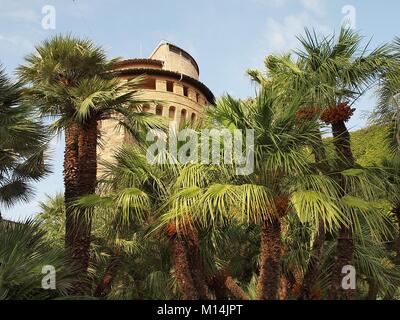 Riesige Wasser Turm in den Vatikanischen Gärten in Rom Stockfoto