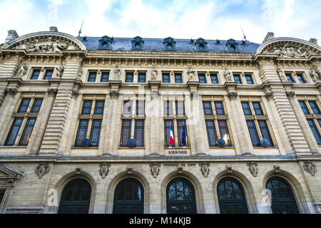 Paris, Frankreich, 9. Dezember 2017: Sorbonne Universität Gebäude im Quartier Latin, dem historischen Haus des ehemaligen an der Universität Paris. Stockfoto