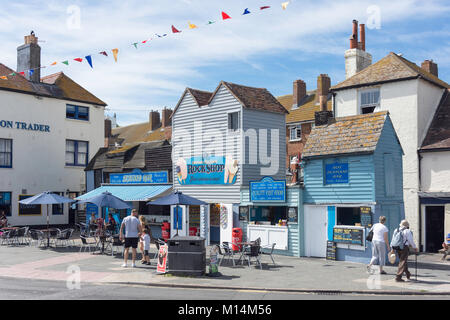 Der Rock Shop Seafood Bar, Altstadt von Hastings, East Beach Street, Hastings, East Sussex, England, Vereinigtes Königreich Stockfoto