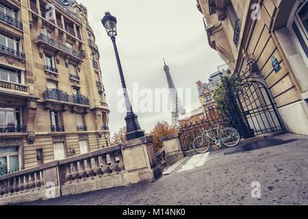 Bootstour auf der Seine in Paris im Sommer. Paris, Frankreich Stockfoto