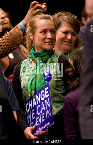 Anhänger des Präsidentschaftskandidaten, Barack Obama, am Vorabend der Primär Südcarolina, bei einer Kundgebung in Columbia, SC., Januar 25, 2008 Stockfoto