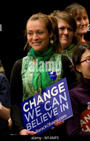 Anhänger des Präsidentschaftskandidaten, Barack Obama, am Vorabend der Primär Südcarolina, bei einer Kundgebung in Columbia, SC., Januar 25, 2008 Stockfoto