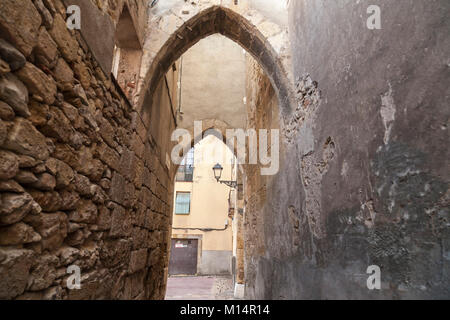 Gasse im jüdischen Viertel von Tarragona, Katalonien, Spanien. Stockfoto