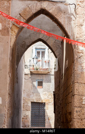 Gasse im jüdischen Viertel von Tarragona, Katalonien, Spanien. Stockfoto