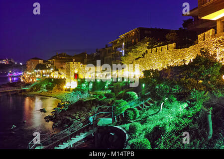 Nacht Foto des rekonstruierten Tor Teil der alten Befestigungsanlagen Sozopol, Bulgarien Stockfoto
