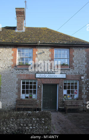 Firle Dorf, Geschäfte und Post in der South Downs in East Sussex Stockfoto