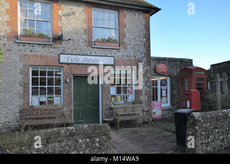 Firle Dorf, Geschäfte und Post in der South Downs in East Sussex Stockfoto