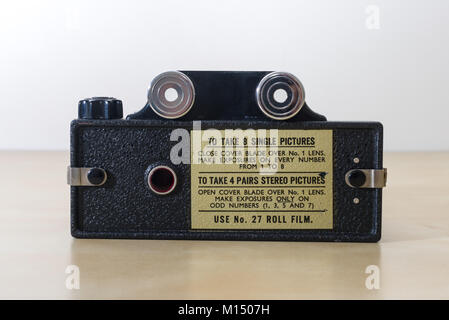 Ein Coronet 3D-Kamera Fernglas Version, von der Coronet Camera Company um 1954 hergestellt, die in der Lage stereoskopische Fotos auf 127 Rollen Film zu nehmen Stockfoto