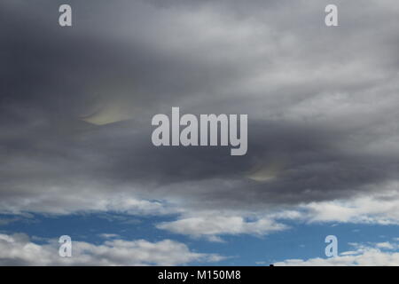 Dunkle Wolken Bedeckt Stockfoto