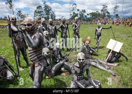 Papua Neu Guinea, West Highland Männer in Mount Hagen singen - Singen Stockfoto