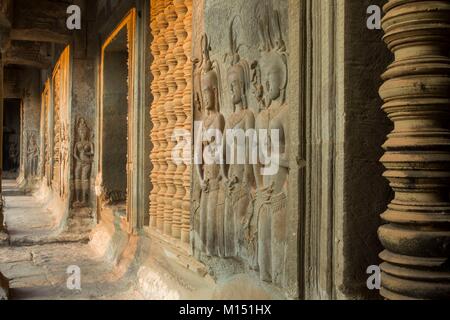 Kambodscha, Angkor, als Weltkulturerbe von der UNESCO, Apsaras in Angkor Vat Tempel (XII Jahrhundert aufgeführt) zu Vishnou gewidmet Stockfoto