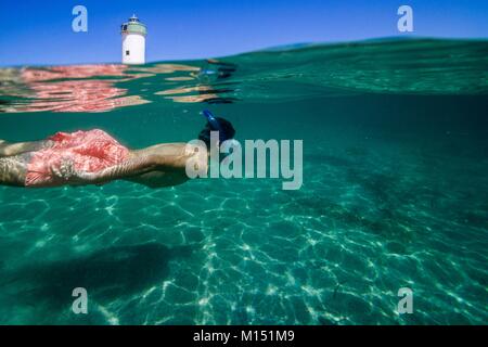 Tauchen in kristallklarem Wasser nackt Mann Stockfoto, Bild: 37447817