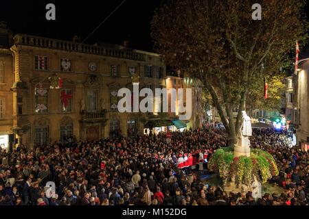 Frankreich, Bouches-du-Rhone, Salon de Provence, Victor Hugo Hof, Adam Craponne Brunnen, Rathaus, Weihnachtsbeleuchtung, Zuordnung von Blachere Veranstaltungen Stockfoto