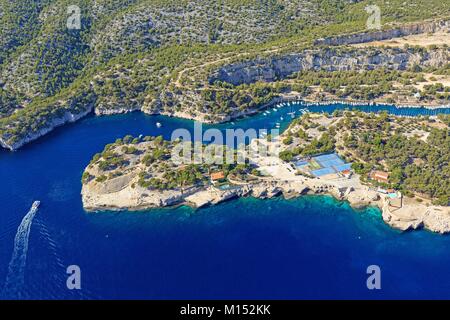 Frankreich, Bouches-du-Rhone, Parc National des Calanques, Cassis, La Presqu'ile, Kappe Kabel, Calanque de Port Miou, les Roches Platten (Luftbild) Stockfoto