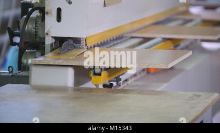 Vorbereitung von holzmöbeln Teile auf die Werkseinstellungen Stockfoto